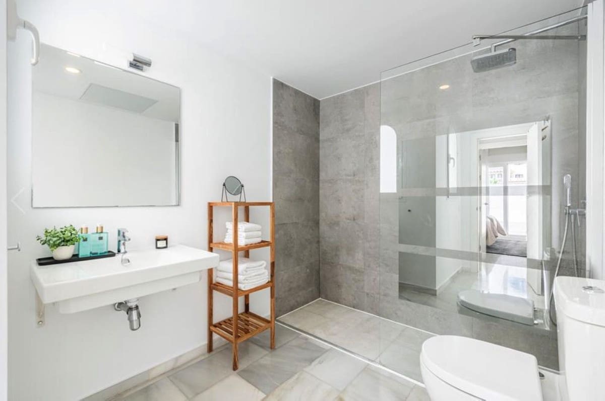 2 sypialnia Penthouse na sprzedaż w Nueva Andalucia z basenem garażem - 615 000 € (Ref: 9380051)