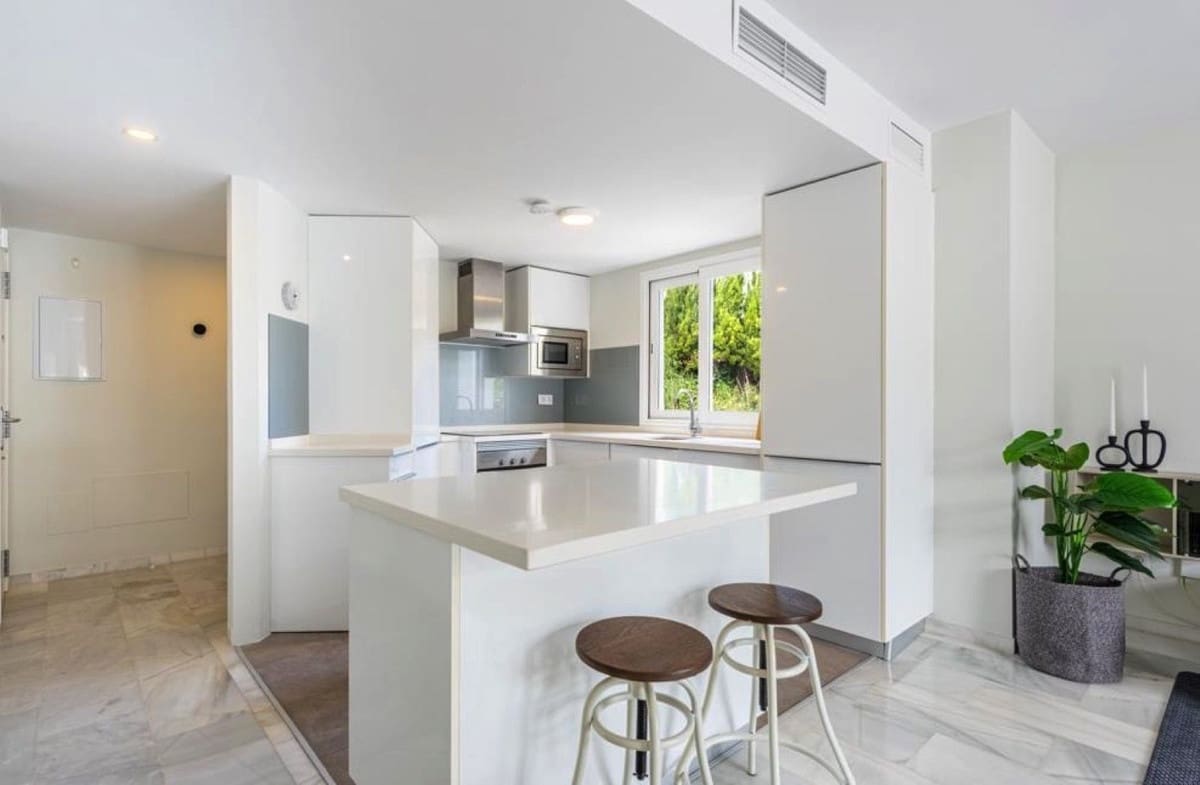 2 sypialnia Penthouse na sprzedaż w Nueva Andalucia z basenem garażem - 615 000 € (Ref: 9380051)