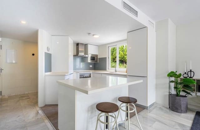 2 sypialnia Penthouse na sprzedaż w Nueva Andalucia, Marbella z basenem garażem - 615 000 € (Ref: 9380051)