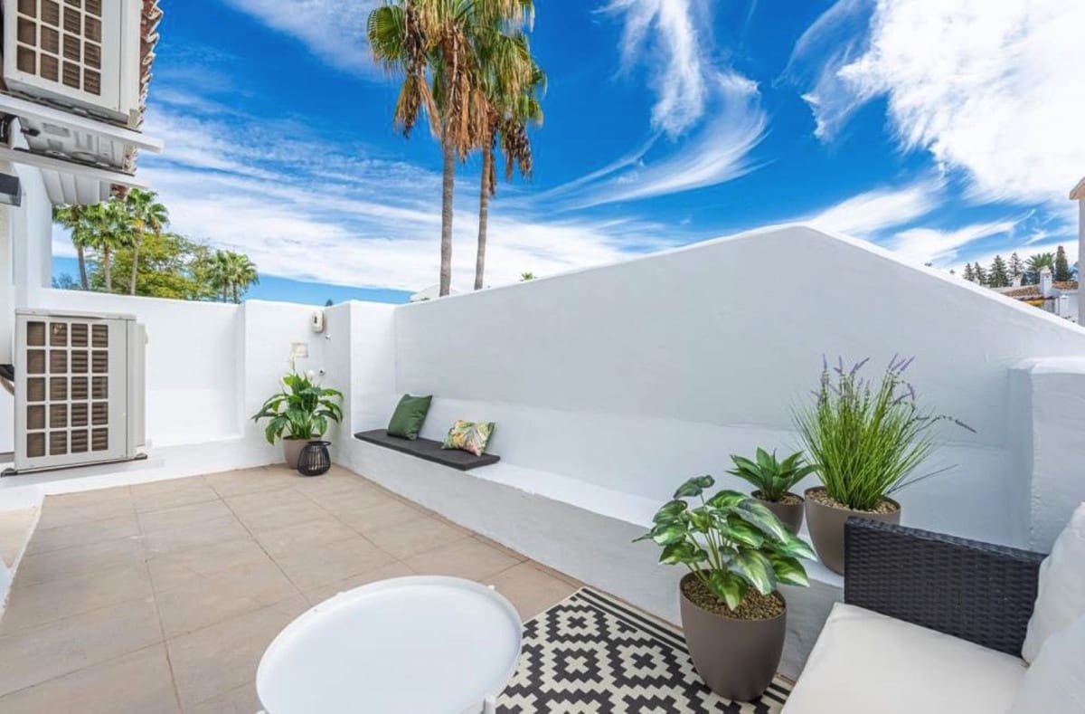 2 sypialnia Penthouse na sprzedaż w Nueva Andalucia z basenem garażem - 615 000 € (Ref: 9380051)