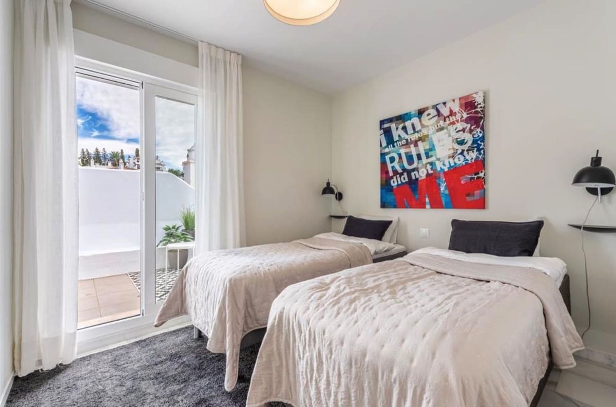 2 sypialnia Penthouse na sprzedaż w Nueva Andalucia z basenem garażem - 615 000 € (Ref: 9380051)