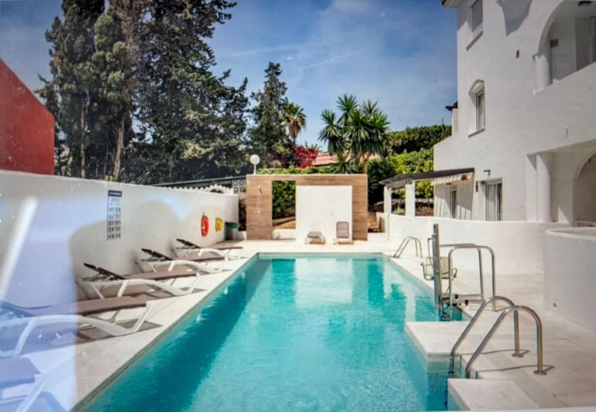 2 sypialnia Penthouse na sprzedaż w Nueva Andalucia z basenem garażem - 615 000 € (Ref: 9380051)