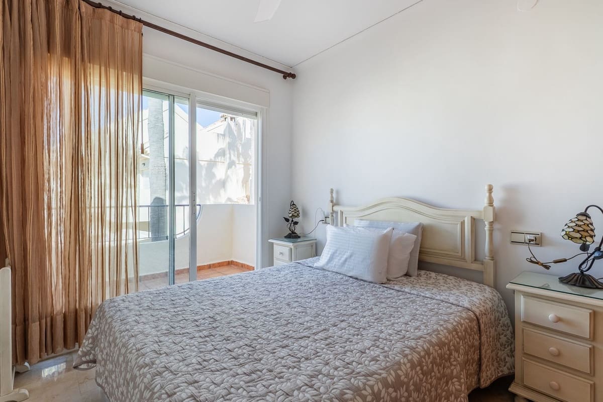 3 quarto Casa em Banda para venda em El Rosario com piscina garagem - 850 000 € (Ref: 9380052)