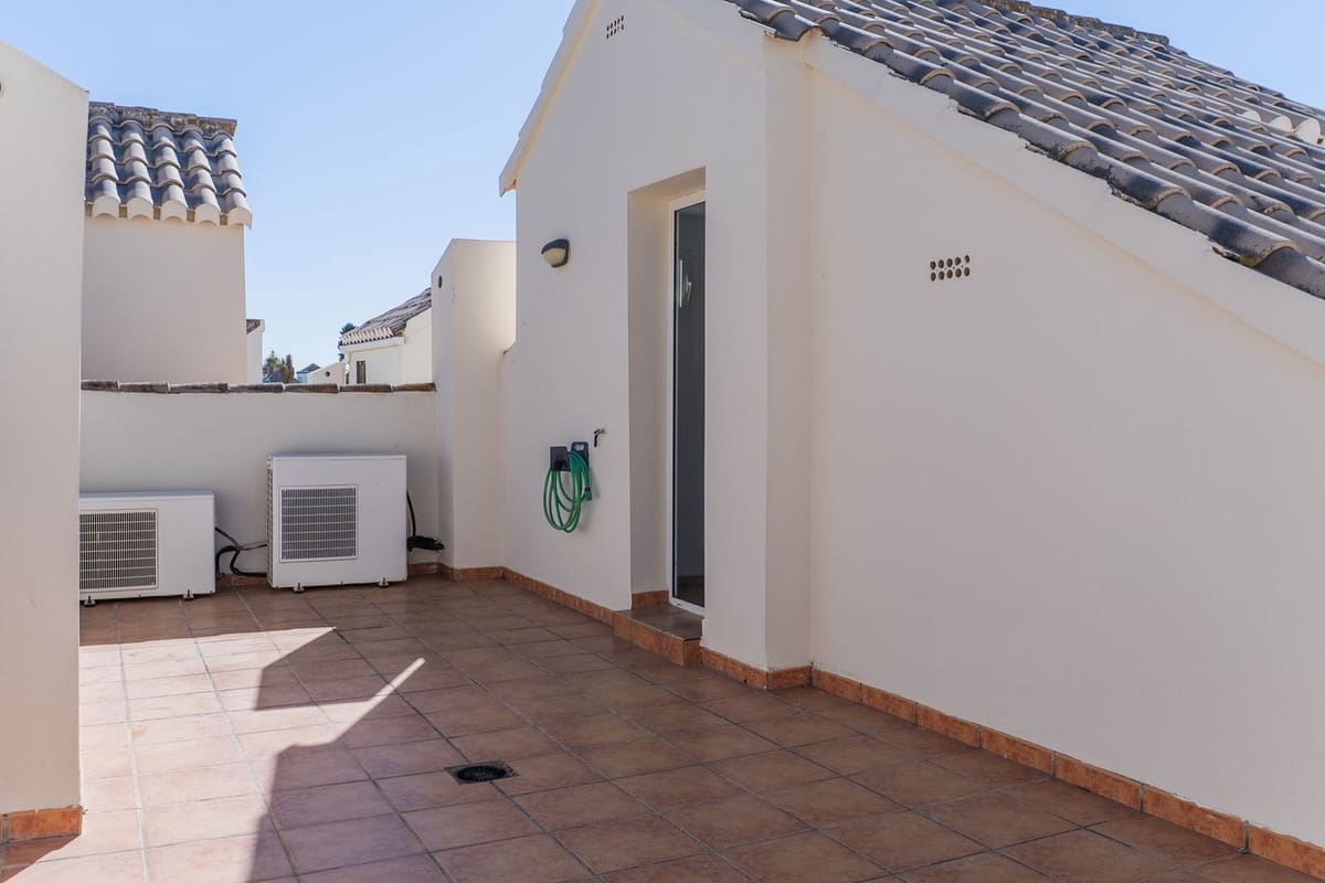 3 quarto Casa em Banda para venda em El Rosario com piscina garagem - 850 000 € (Ref: 9380052)