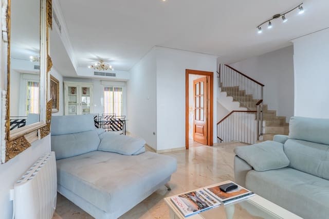 3 quarto Casa em Banda para venda em El Rosario, Marbella com piscina garagem - 850 000 € (Ref: 9380052)