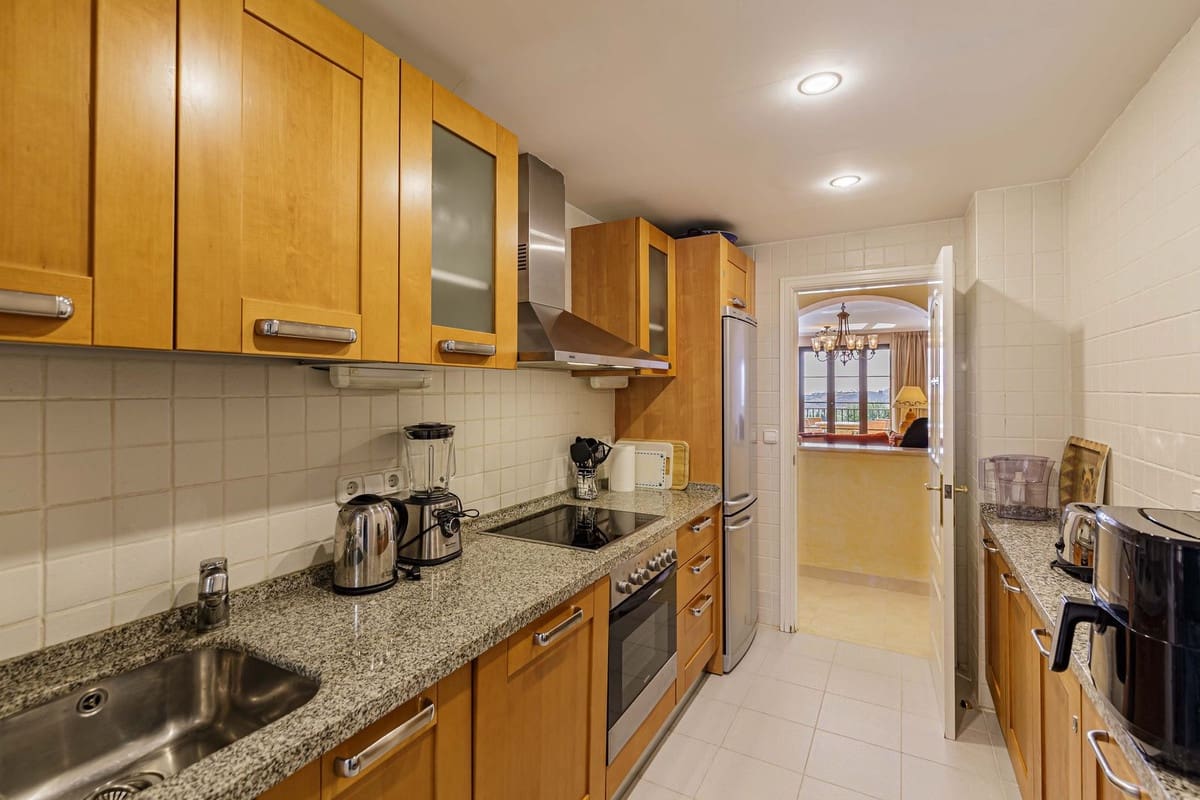 3 sypialnia Apartament na sprzedaż w Benahavis z basenem garażem - 475 000 € (Ref: 9387058)