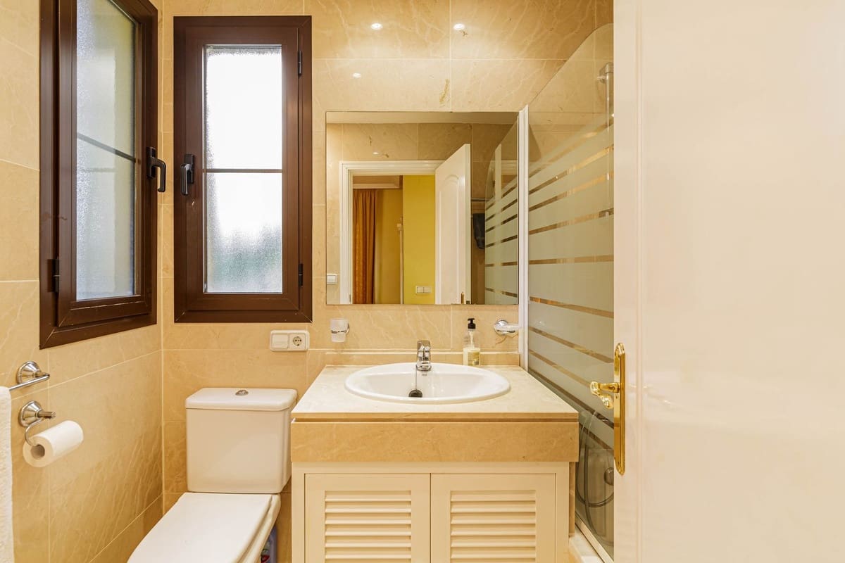 3 sypialnia Apartament na sprzedaż w Benahavis z basenem garażem - 475 000 € (Ref: 9387058)