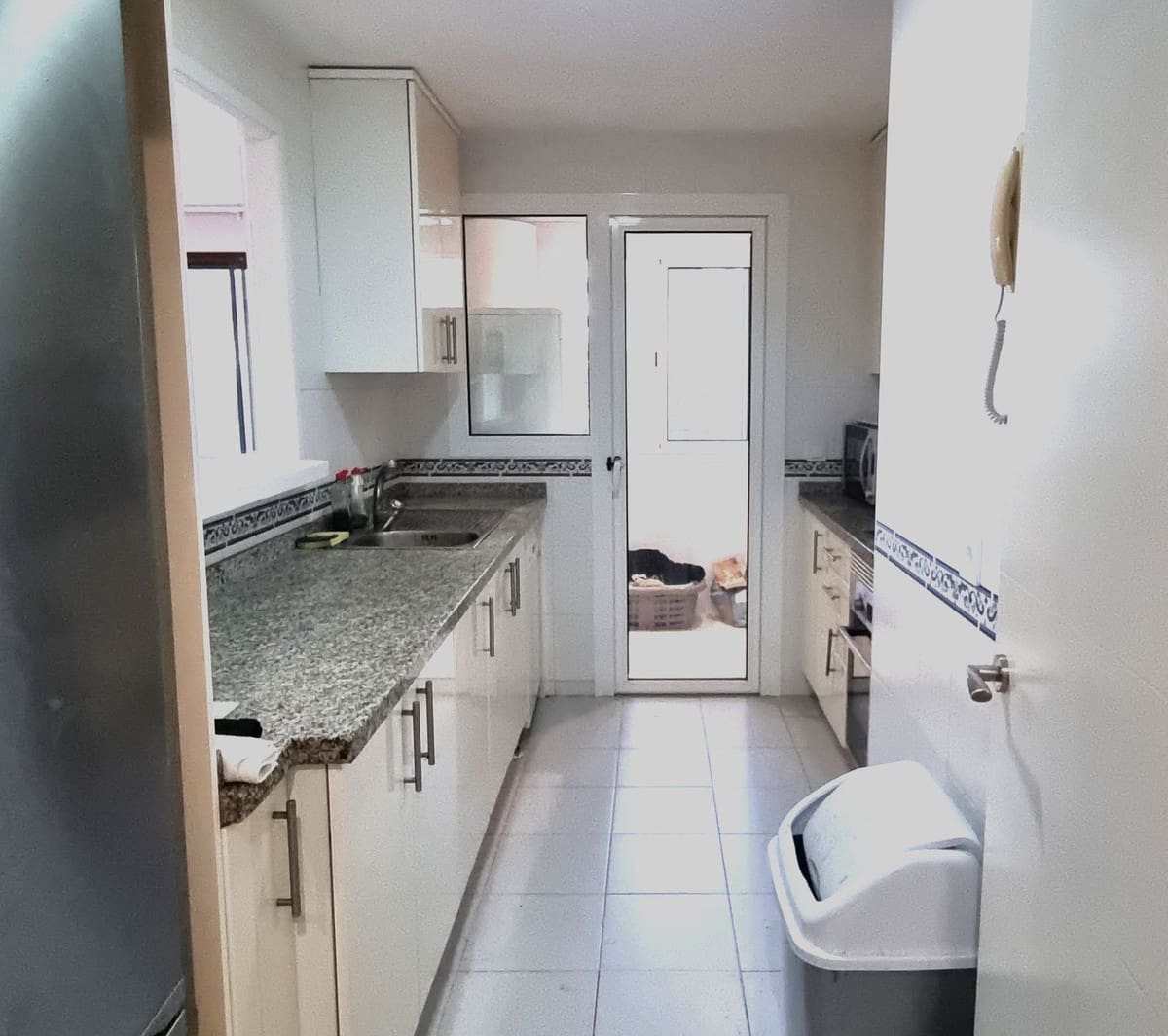 3 makuuhuone Huoneisto myytävänä paikassa La Duquesa / Puerto de la Duquesa mukana uima-altaan 
autotalli - 295 000 € (Ref: 9387062)