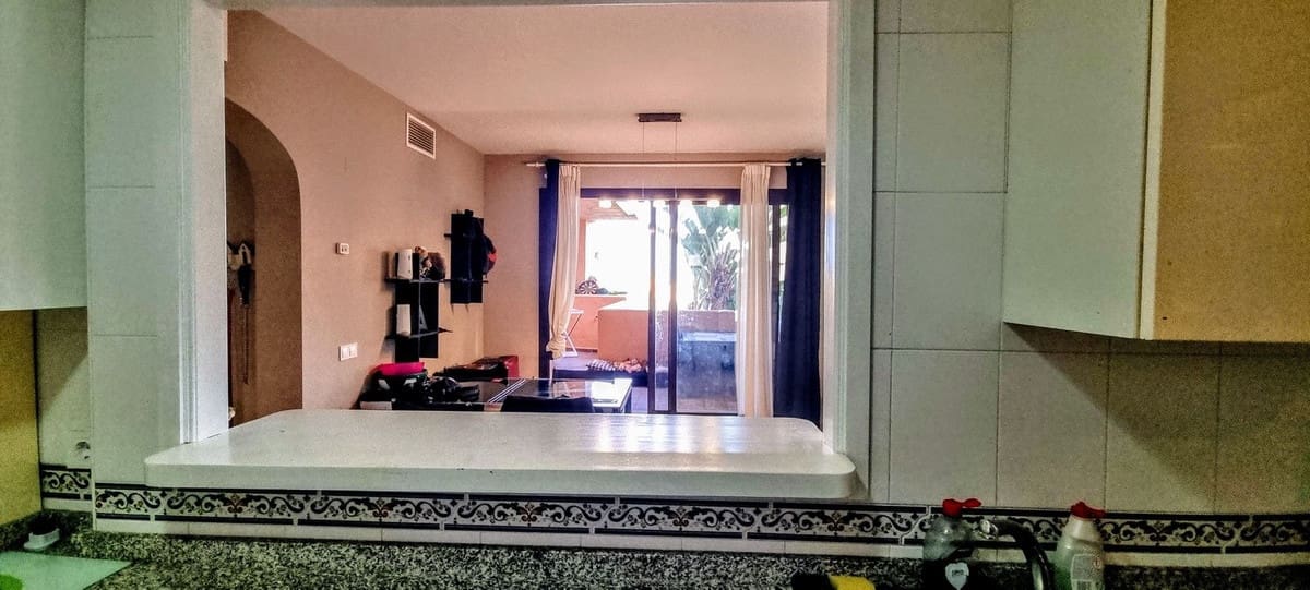 3 makuuhuone Huoneisto myytävänä paikassa La Duquesa / Puerto de la Duquesa mukana uima-altaan 
autotalli - 295 000 € (Ref: 9387062)