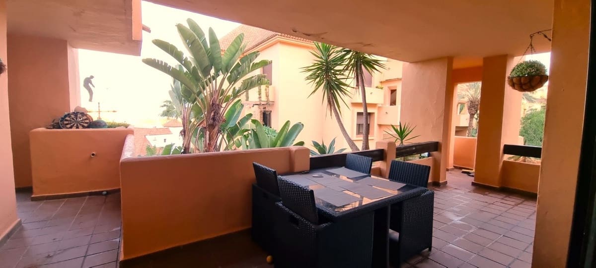 3 makuuhuone Huoneisto myytävänä paikassa La Duquesa / Puerto de la Duquesa mukana uima-altaan 
autotalli - 295 000 € (Ref: 9387062)