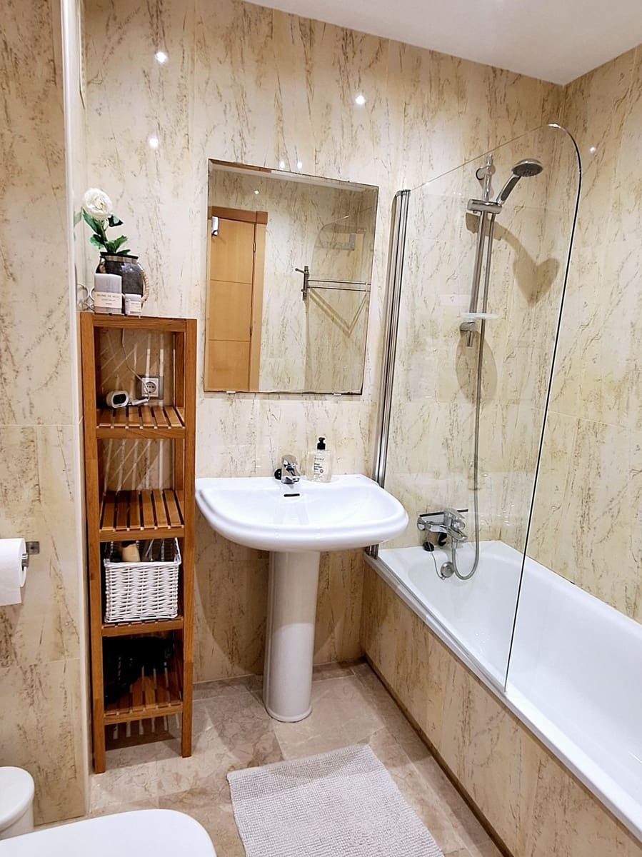 2 soverom Penthouse til salgs i La Duquesa / Puerto de la Duquesa med svømmebasseng garasje - € 295 000 (Ref: 9387063)