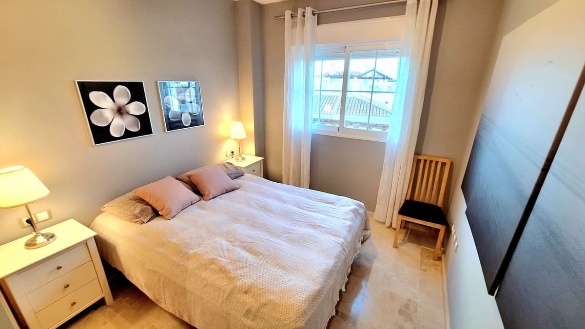 2 soverom Penthouse til salgs i La Duquesa / Puerto de la Duquesa med svømmebasseng garasje - € 295 000 (Ref: 9387063)