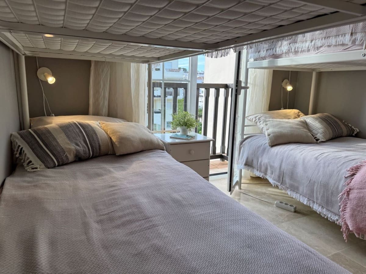 2 soverom Penthouse til salgs i La Duquesa / Puerto de la Duquesa med svømmebasseng garasje - € 295 000 (Ref: 9387063)