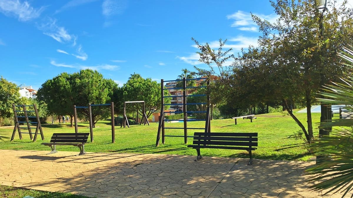 2 soverom Penthouse til salgs i La Duquesa / Puerto de la Duquesa med svømmebasseng garasje - € 295 000 (Ref: 9387063)