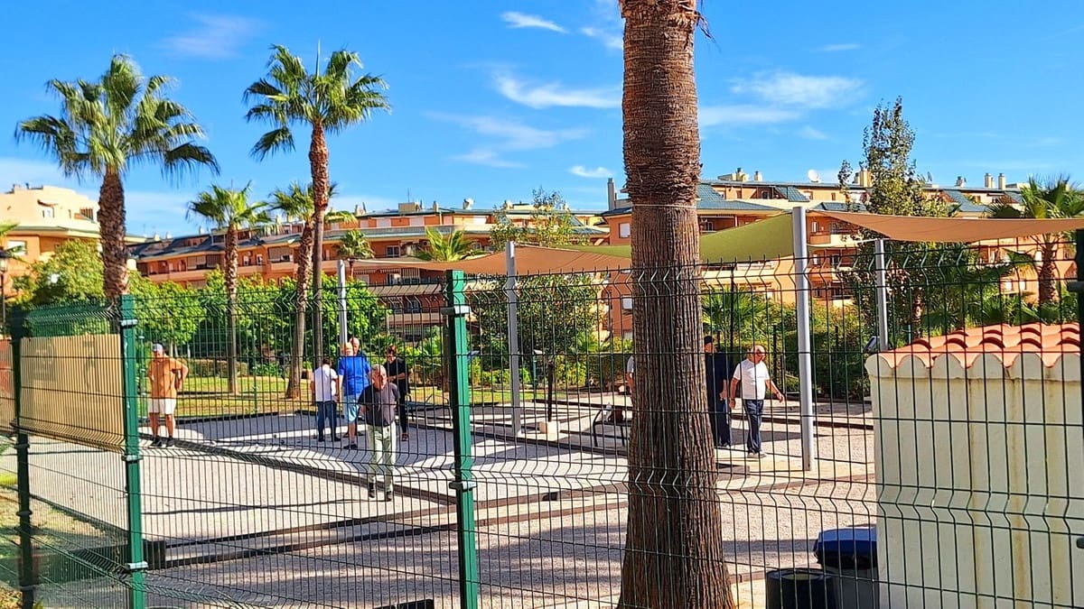 2 soverom Penthouse til salgs i La Duquesa / Puerto de la Duquesa med svømmebasseng garasje - € 295 000 (Ref: 9387063)