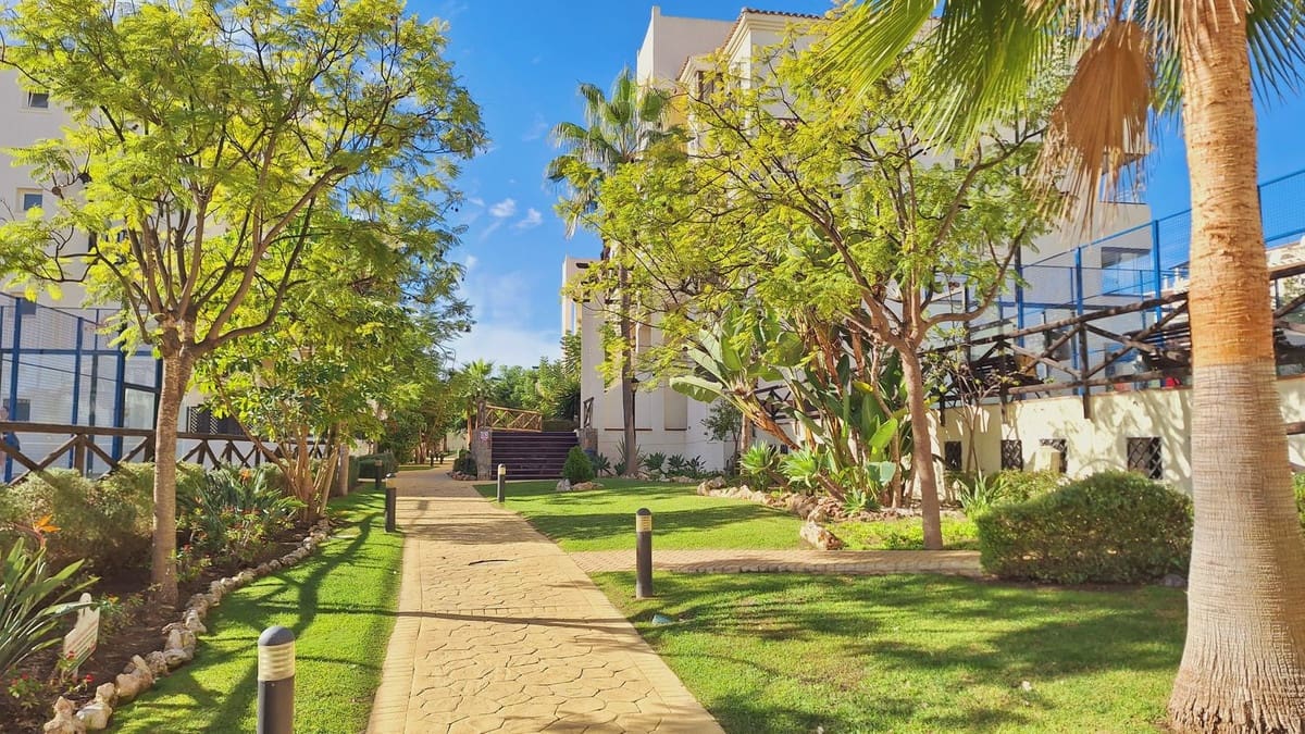 2 soverom Penthouse til salgs i La Duquesa / Puerto de la Duquesa med svømmebasseng garasje - € 295 000 (Ref: 9387063)