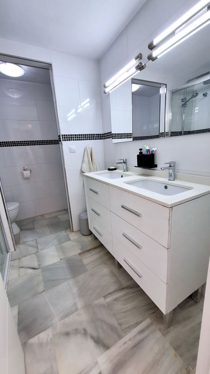 3 bedroom Townhouse for sale in La Duquesa / Puerto de la Duquesa with garage - € 440,000 (Ref: 9387067)