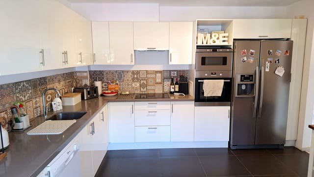 3 slaapkamer Huis te koop in La Duquesa / Puerto de la Duquesa, Manilva met garage - € 440.000 (Ref: 9387067)