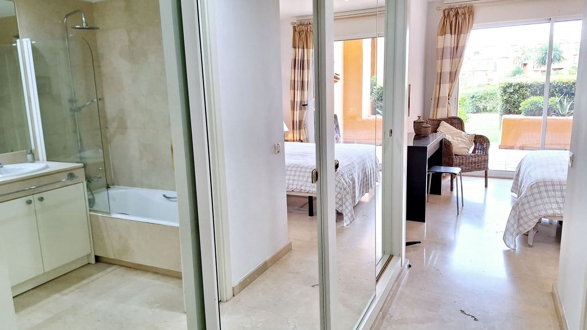 2 soverom Leilighet til salgs i La Duquesa / Puerto de la Duquesa med svømmebasseng garasje - € 484 000 (Ref: 9387068)