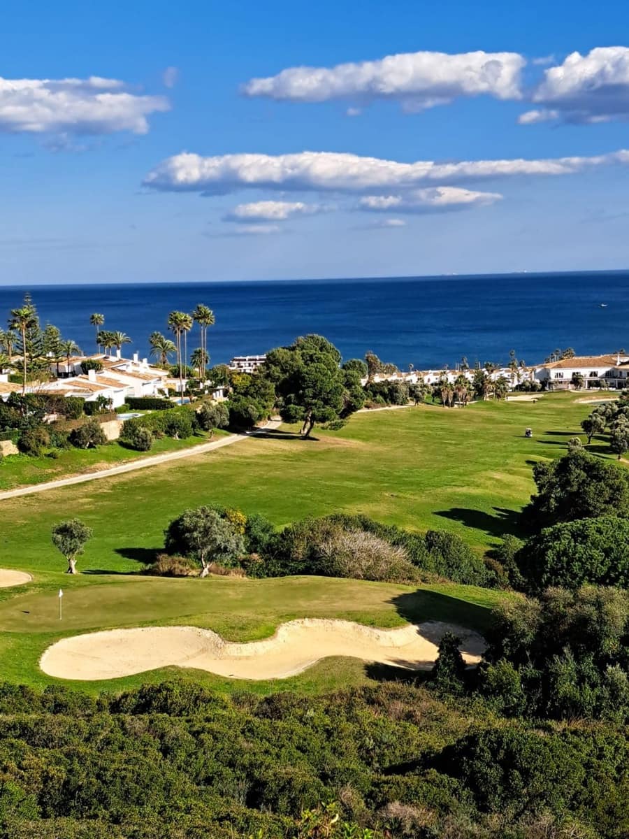 2 soverom Leilighet til salgs i La Duquesa / Puerto de la Duquesa med svømmebasseng garasje - € 484 000 (Ref: 9387068)