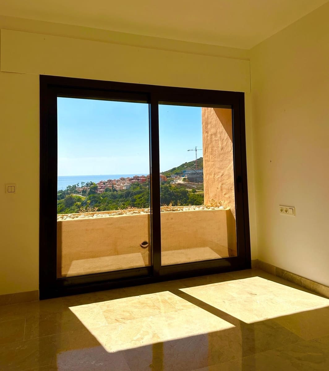 3 bedroom Penthouse for sale in La Duquesa / Puerto de la Duquesa with pool garage - € 550,000 (Ref: 9387069)