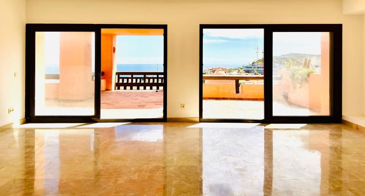 3 bedroom Penthouse for sale in La Duquesa / Puerto de la Duquesa with pool garage - € 550,000 (Ref: 9387069)