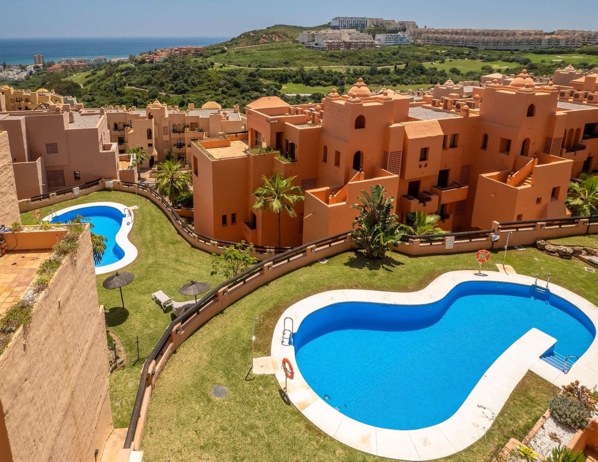 3 bedroom Penthouse for sale in La Duquesa / Puerto de la Duquesa with pool garage - € 550,000 (Ref: 9387069)
