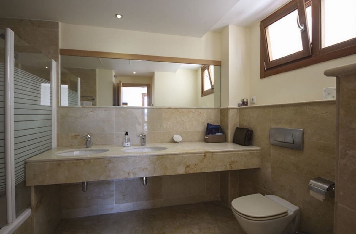 3 bedroom Apartment for sale in Marbella with garage - € 455,000 (Ref: 9393406)