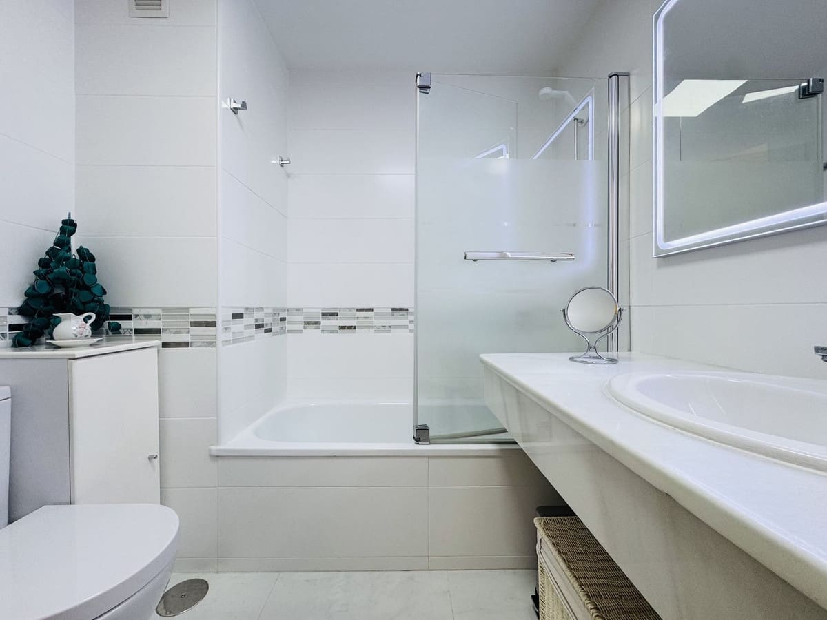 3 makuuhuone Huoneisto myytävänä paikassa Bahia de Casares mukana uima-altaan 
autotalli - 450 000 € (Ref: 9393409)