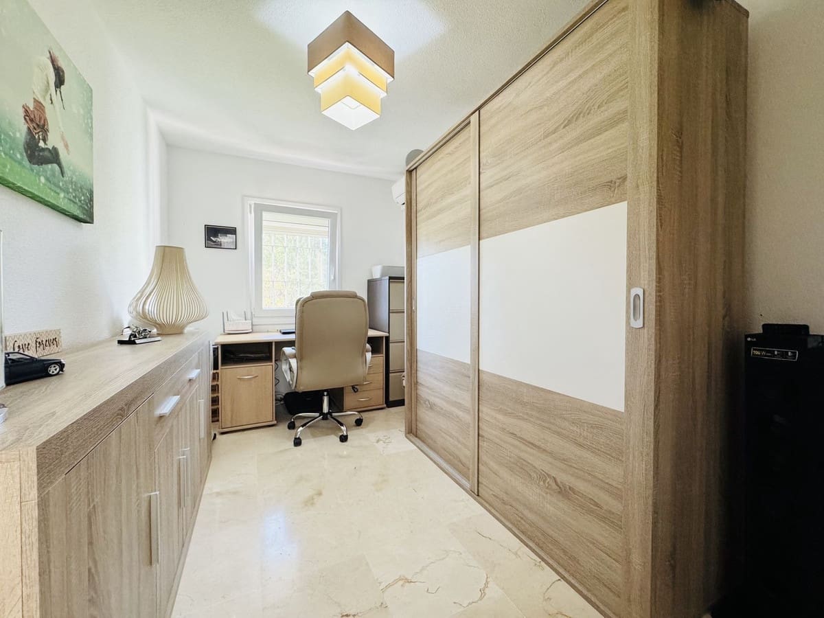 3 makuuhuone Huoneisto myytävänä paikassa Bahia de Casares mukana uima-altaan 
autotalli - 450 000 € (Ref: 9393409)