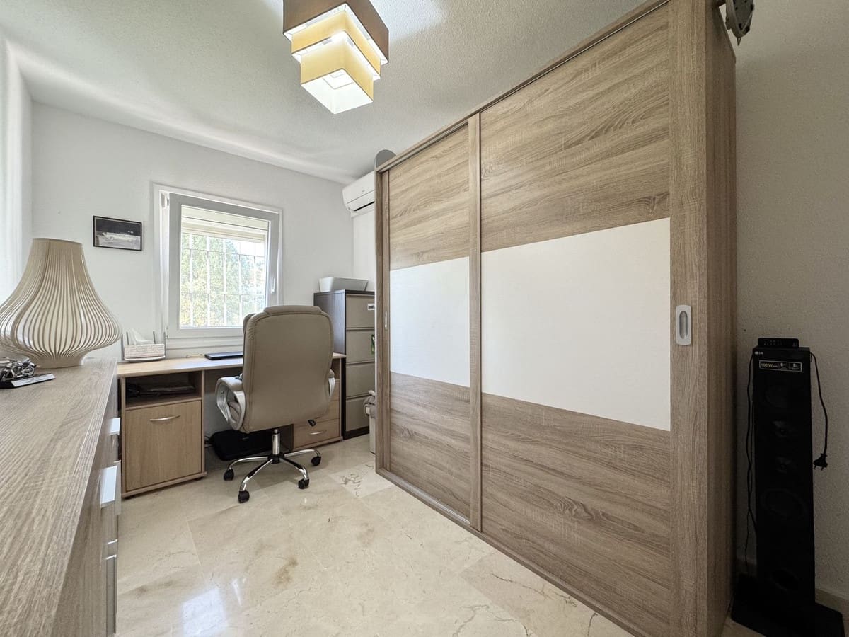 3 makuuhuone Huoneisto myytävänä paikassa Bahia de Casares mukana uima-altaan 
autotalli - 450 000 € (Ref: 9393409)