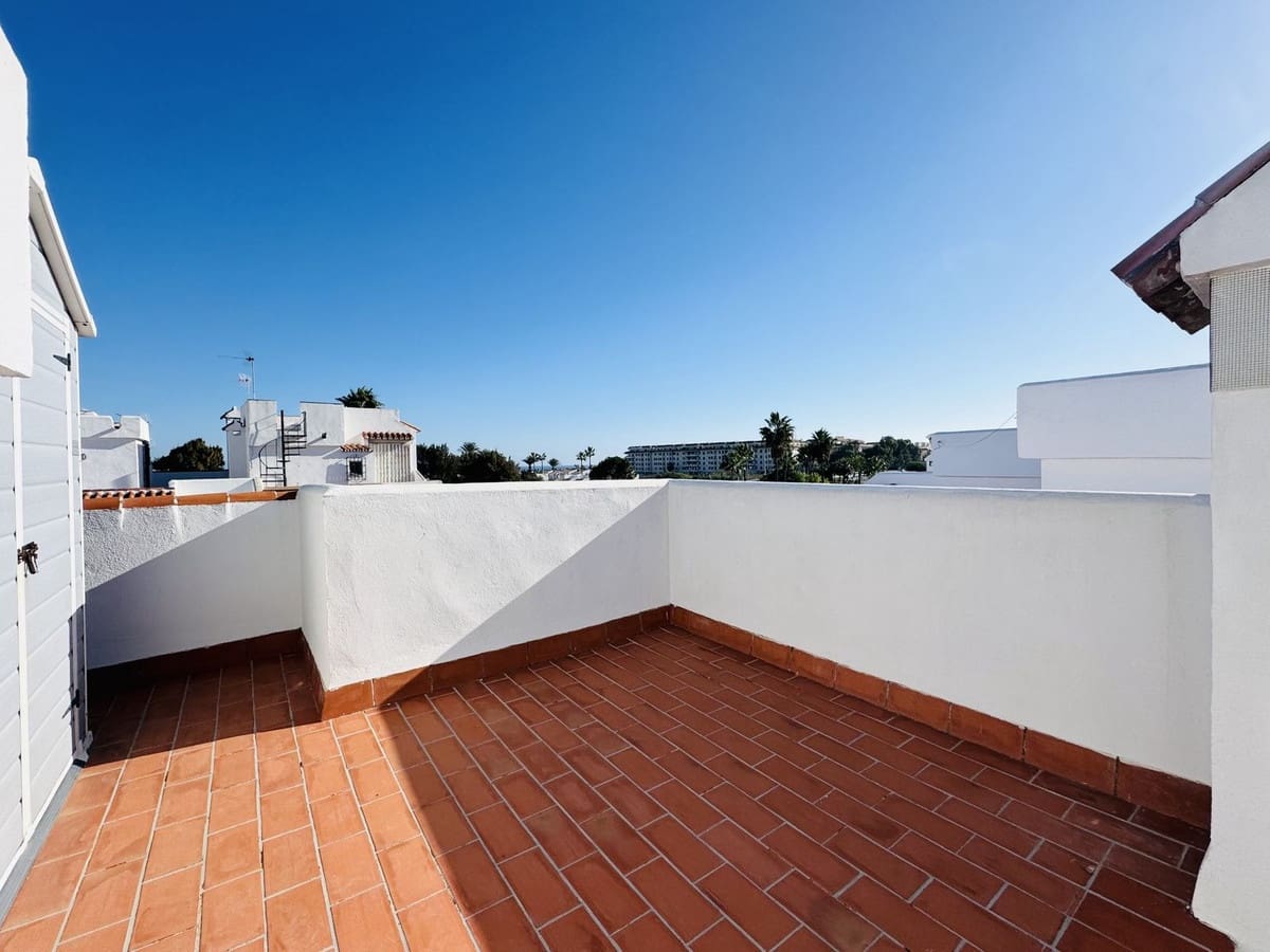 3 makuuhuone Huoneisto myytävänä paikassa Bahia de Casares mukana uima-altaan 
autotalli - 450 000 € (Ref: 9393409)