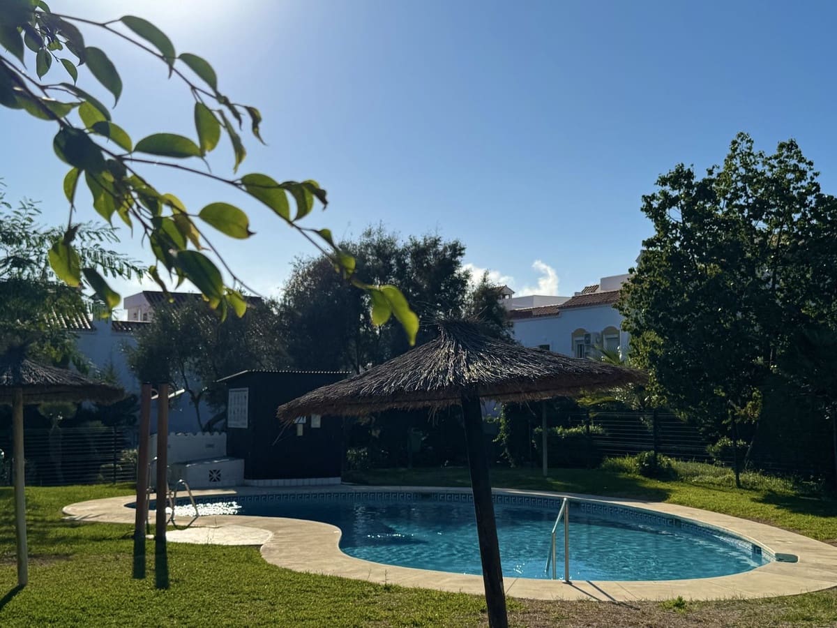 3 makuuhuone Huoneisto myytävänä paikassa Bahia de Casares mukana uima-altaan 
autotalli - 450 000 € (Ref: 9393409)