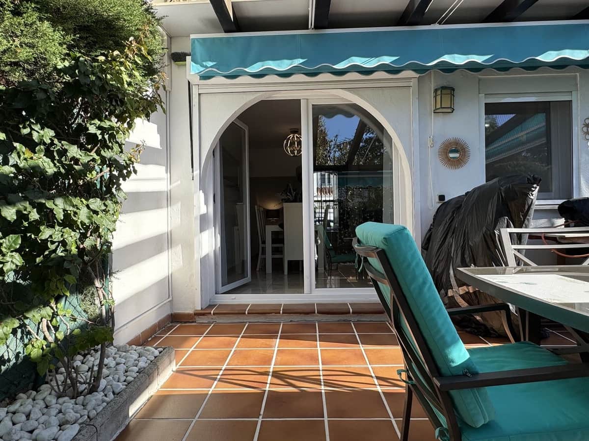 3 makuuhuone Huoneisto myytävänä paikassa Bahia de Casares mukana uima-altaan 
autotalli - 450 000 € (Ref: 9393409)