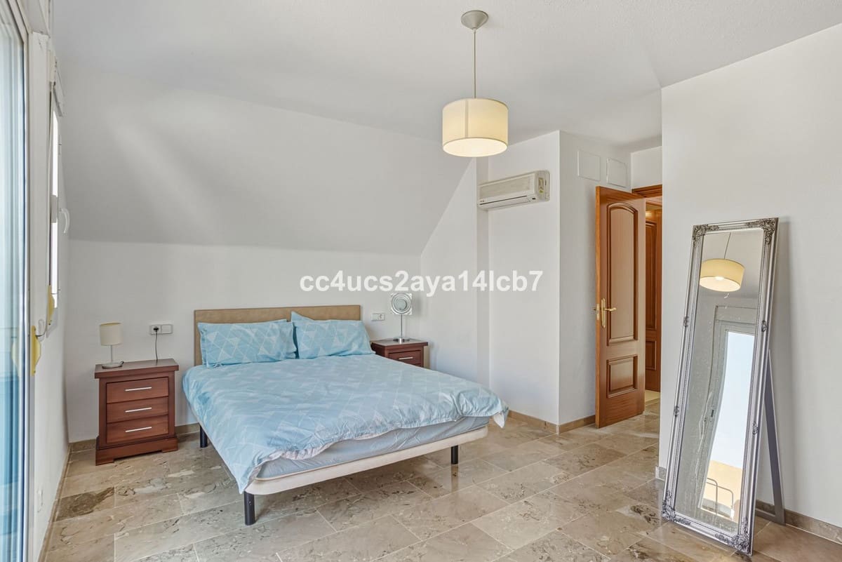 3 bedroom Penthouse for sale in Casares with pool garage - € 299,000 (Ref: 9393411)