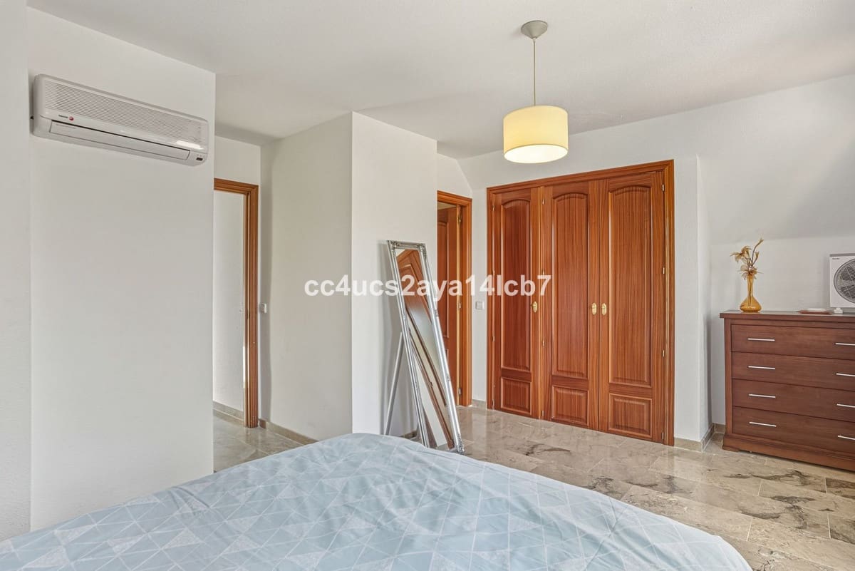 3 bedroom Penthouse for sale in Casares with pool garage - € 299,000 (Ref: 9393411)