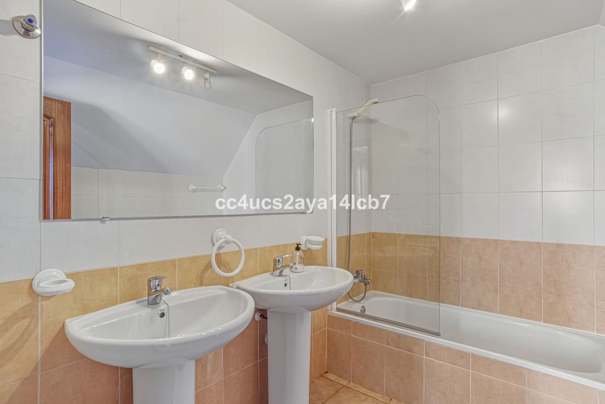 3 bedroom Penthouse for sale in Casares with pool garage - € 299,000 (Ref: 9393411)