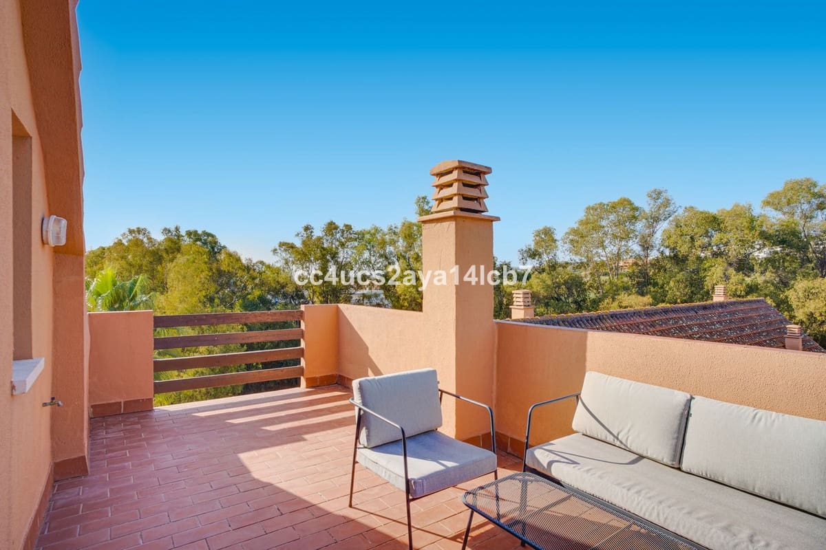 3 bedroom Penthouse for sale in Casares with pool garage - € 299,000 (Ref: 9393411)