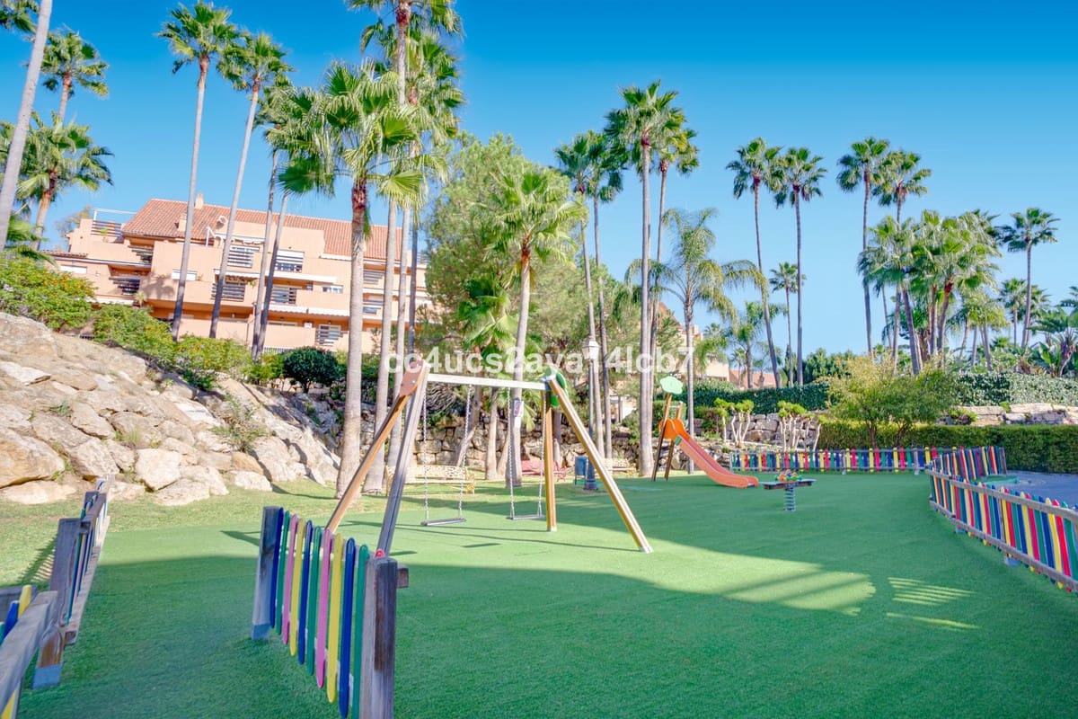 3 bedroom Penthouse for sale in Casares with pool garage - € 299,000 (Ref: 9393411)