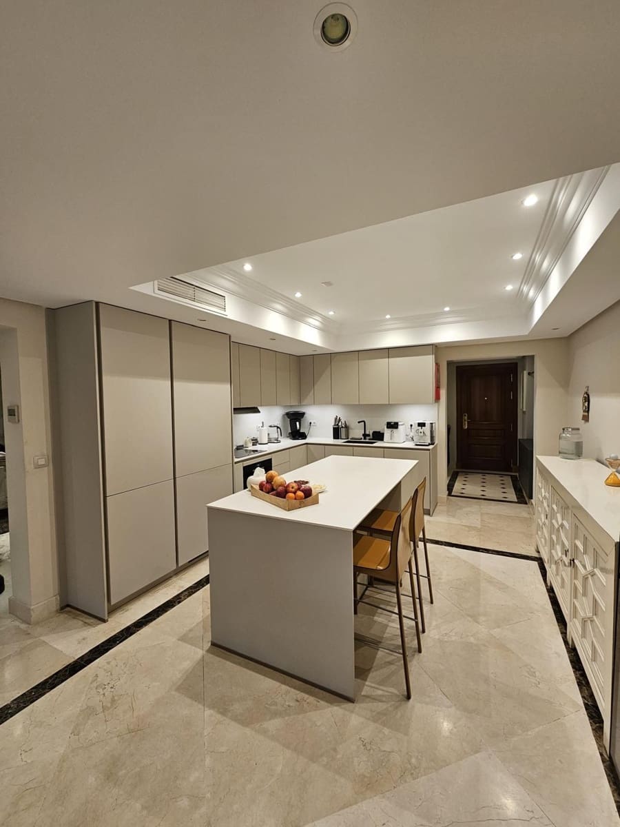 3 bedroom Apartment for sale in Estepona with pool garage - € 1,200,000 (Ref: 9396037)