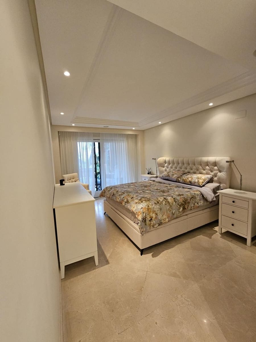 3 bedroom Apartment for sale in Estepona with pool garage - € 1,200,000 (Ref: 9396037)