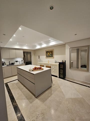 3 bedroom Apartment for sale in Estepona with pool garage - € 1,200,000 (Ref: 9396037)