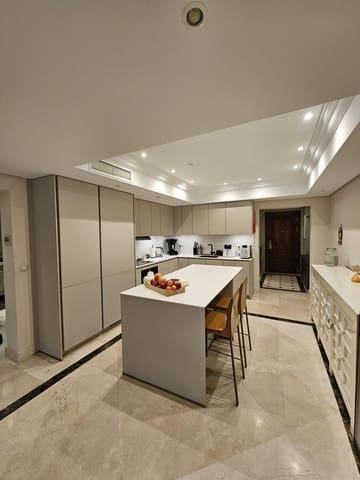 3 bedroom Apartment for sale in Estepona with pool garage - € 1,200,000 (Ref: 9396037)