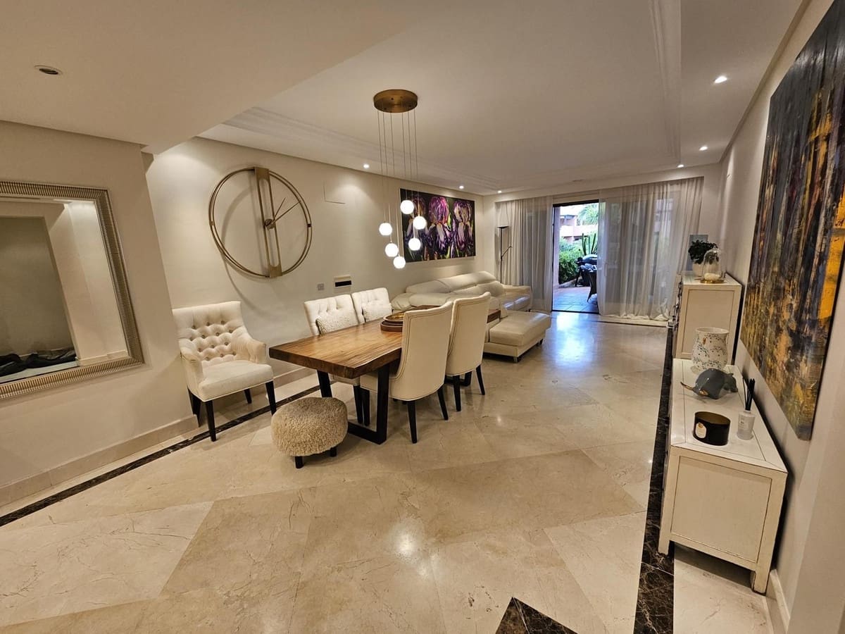 3 bedroom Apartment for sale in Estepona with pool garage - € 1,200,000 (Ref: 9396037)