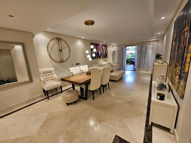 3 bedroom Apartment for sale in Estepona with pool garage - € 1,200,000 (Ref: 9396037)