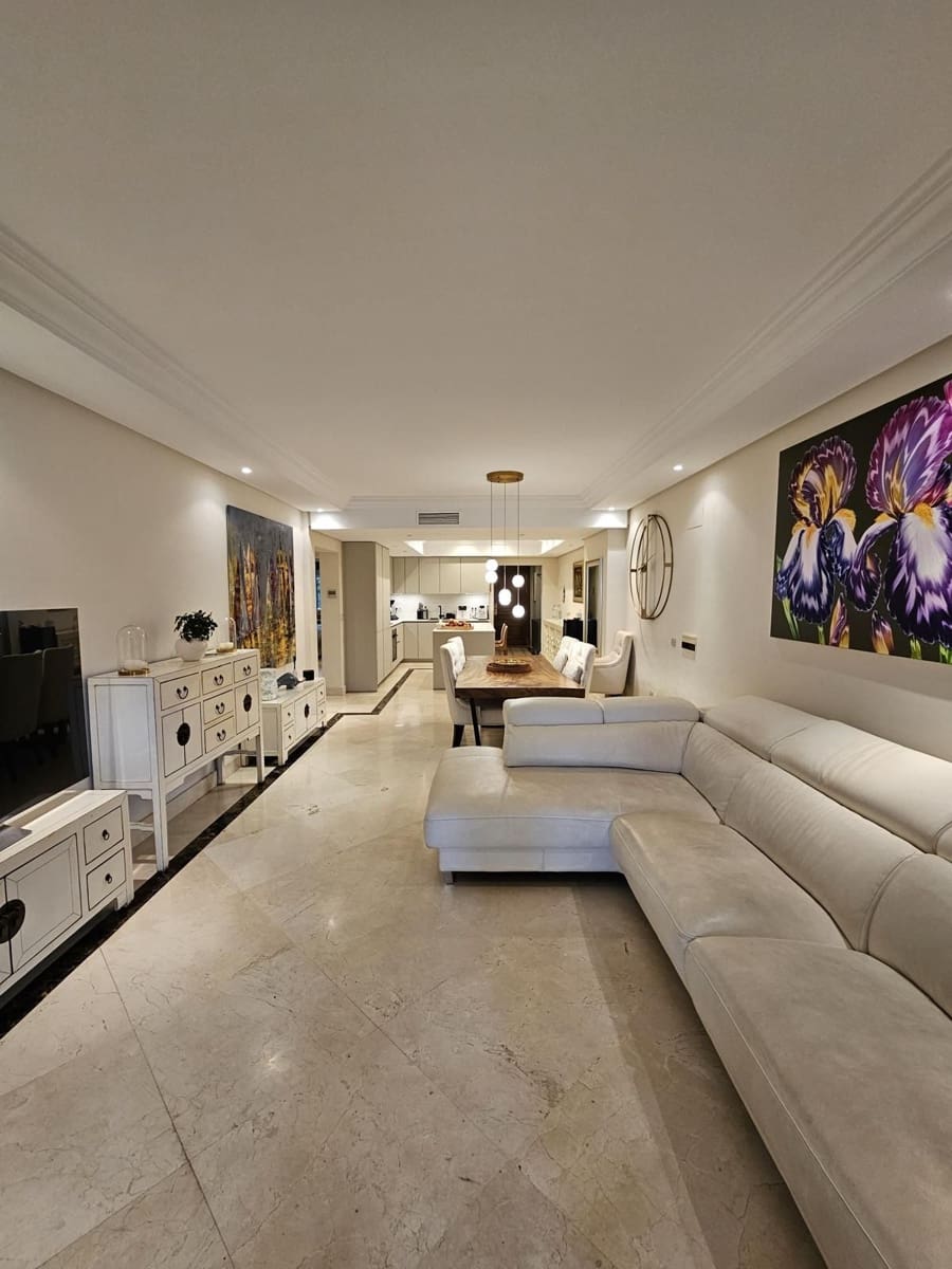 3 bedroom Apartment for sale in Estepona with pool garage - € 1,200,000 (Ref: 9396037)