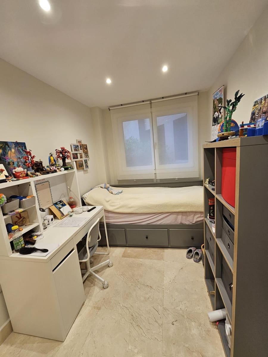 3 bedroom Apartment for sale in Estepona with pool garage - € 1,200,000 (Ref: 9396037)