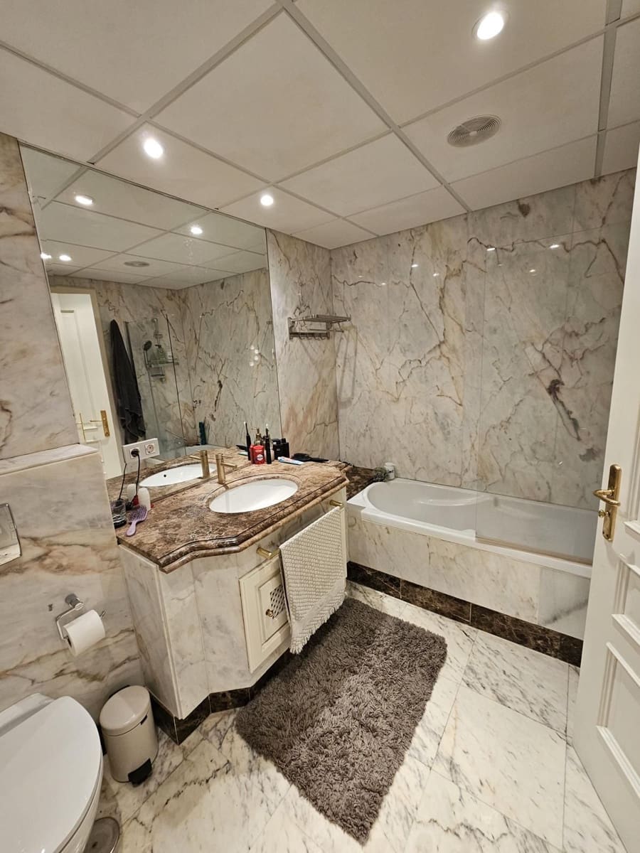 3 bedroom Apartment for sale in Estepona with pool garage - € 1,200,000 (Ref: 9396037)