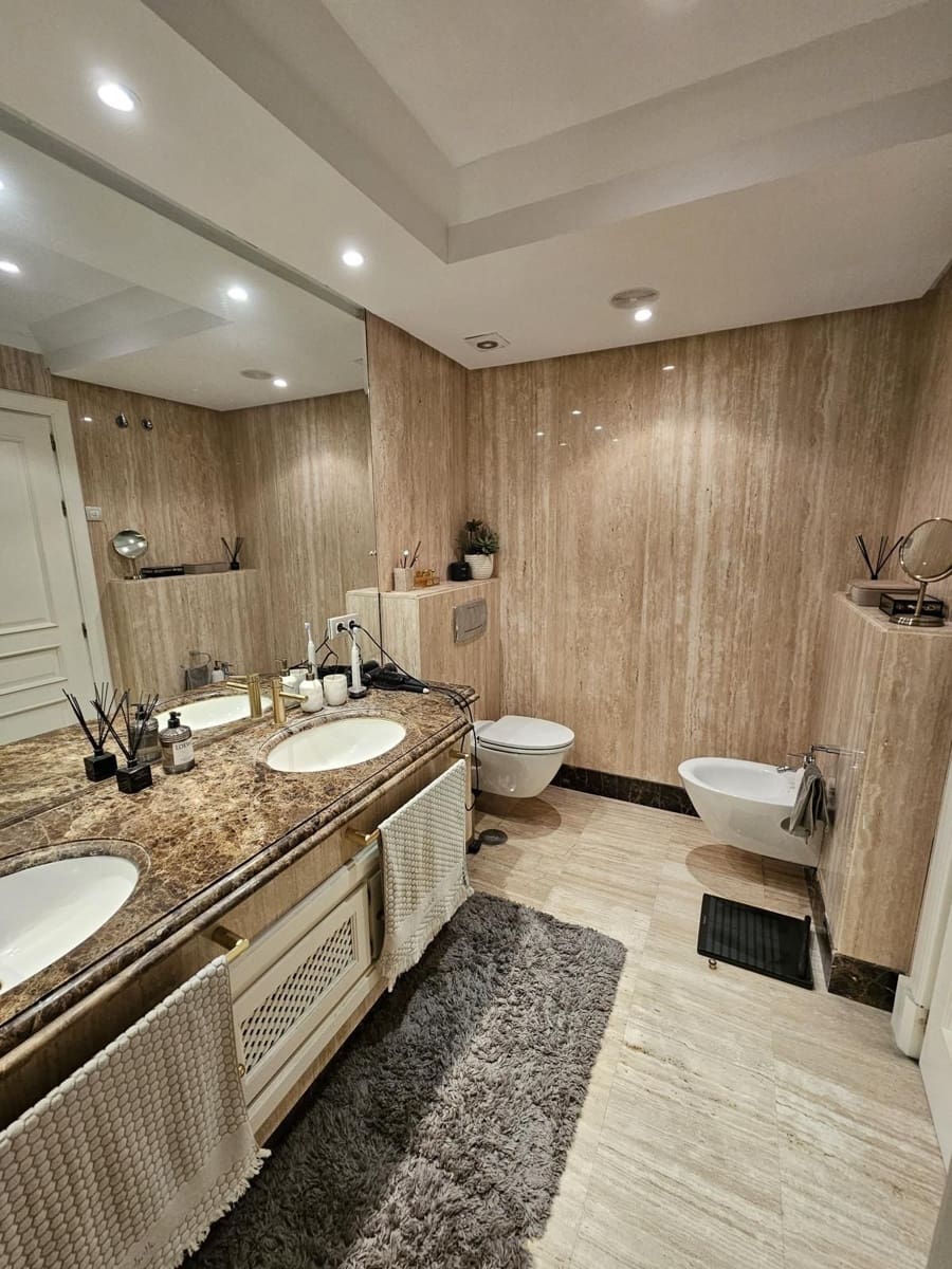 3 bedroom Apartment for sale in Estepona with pool garage - € 1,200,000 (Ref: 9396037)