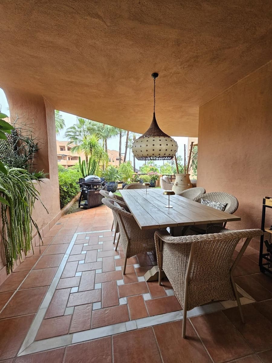 3 bedroom Apartment for sale in Estepona with pool garage - € 1,200,000 (Ref: 9396037)